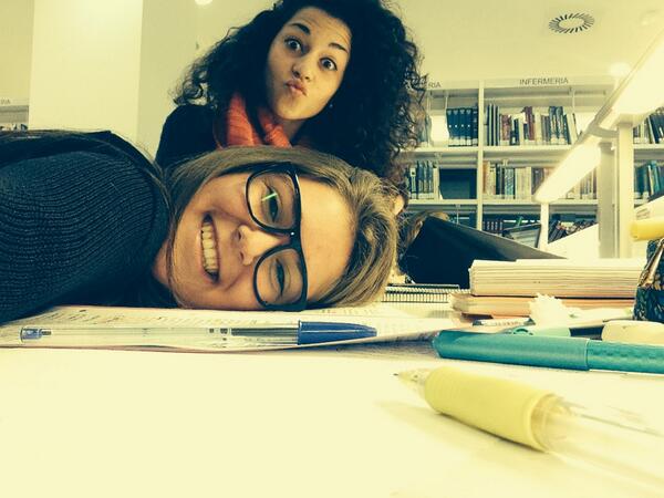 PaulaEstarlich's tweet photo. Se estudia o que??? Jajajaja @Annavanaclocha http://t.co/F4vbso2VLi