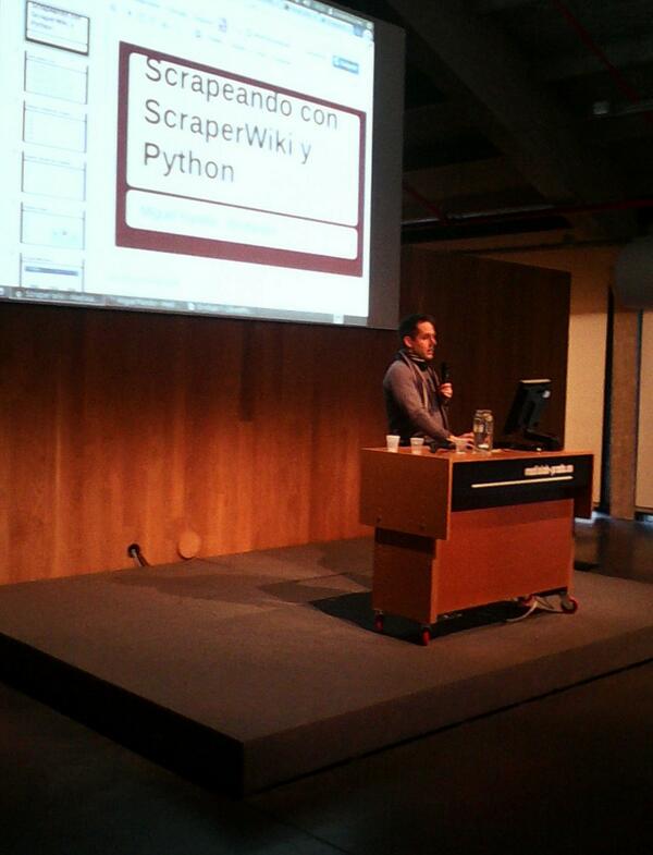 okfn_spain's tweet image. Comienza @mfiandor el taller de webscraping con #scraperwiki para #escueladedatos #PeriodismoDatos