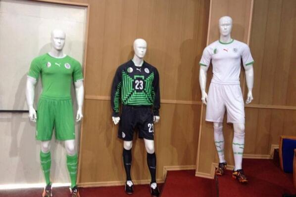 BestPrince8456's tweet photo. The new T-shirt for the Algerian national team in 2014 http://t.co/Bt0NbnYk1z