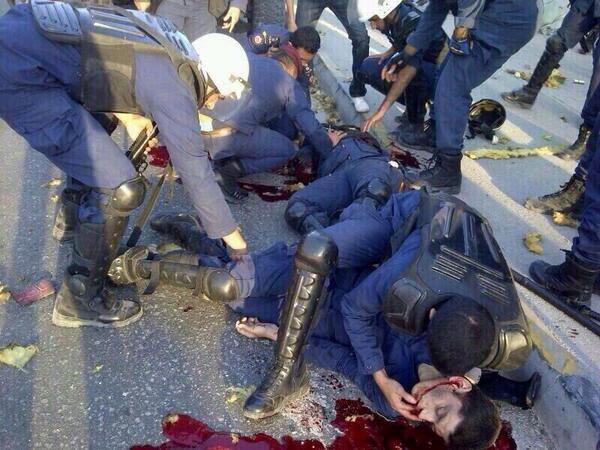 NasserAbuLL's tweet photo. قنبله نوع دراي كلين؟

اول مره اشوف واحد ميت بتفجير ملابسه مرتبه

#البحرين http://t.co/ueTFLTRuEO