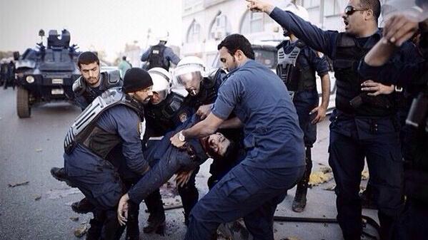 اخر لحظات الشهيد #طارق_الشحي … صورة للتاريخ … رحمك الله

#الامارات #البحرين #السعودية #الكويت