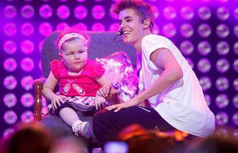 beca_Gil's tweet photo. Avalanna: ¿Por qué gritan? Justin: Creo que les gusto Avalanna: ¿No saben que eres mi esposo?#2YearsOfJavalanna http://t.co/nq6avUsLwl