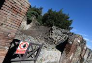 Corriere's tweet photo. Crolli a Pompei,     l’Unesco: intervenire  o  va giù tutto|Foto
 http://t.co/4TpIFWUeN6 http://t.co/mhtT3s0AYi