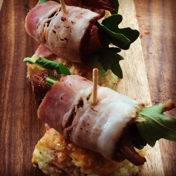 SmallFish_Co's tweet image. Buttermilk blue cheese scones, BBQ bacon, port soaked figs, and arugula. Sooooo goooood!!!!