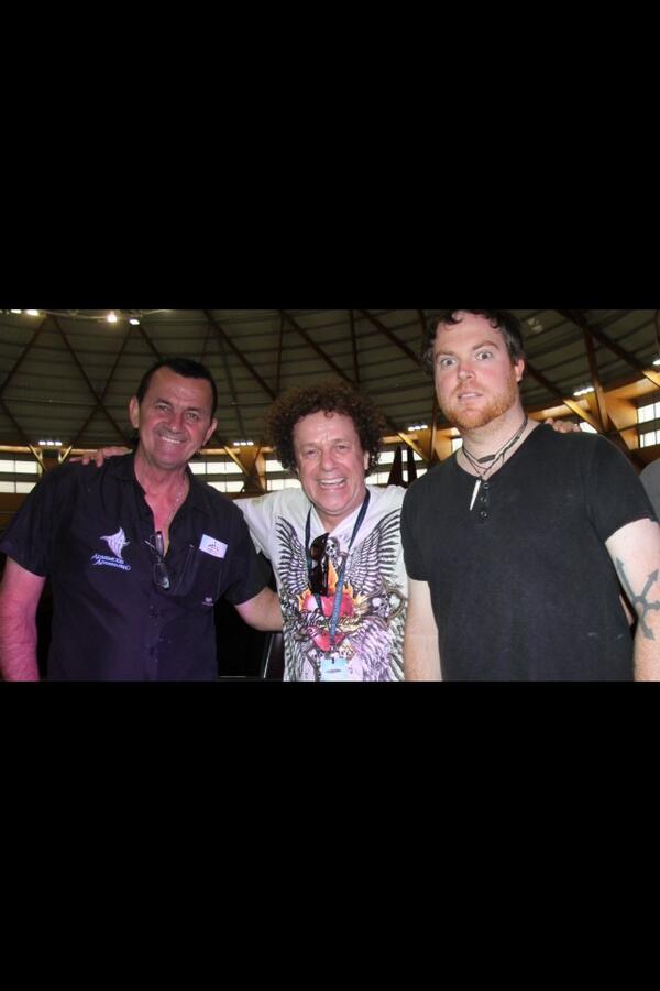 AdvanAirbrush's tweet photo. #leosayer #wayneharrison #LeoSayer #friendship http://t.co/92v0rMsssP