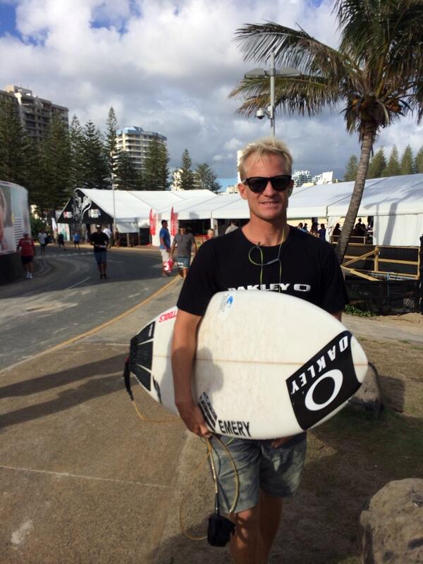 OakleyAUS_NZ's tweet image. Our pal @adammelling heading to his Rd2 heat against #mattwilkinson - go get em Mello!! #oakley #QuikPro