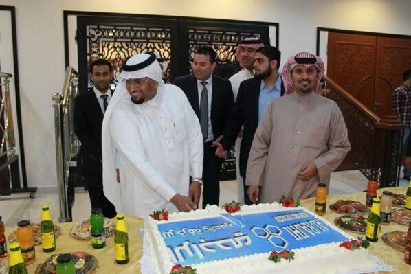 جانب من حفل افتتاح معرض الراجحي للحديد ..بطريق التخصصي ..المدير العام ناصر بن مهدي ال سلطان والاعلامي حمد الجمهور