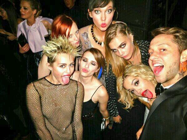 With Miley, Emma and Karlie.