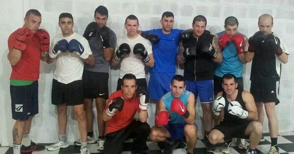 Castell14's tweet photo. Quieres aprender boxeo?? Pregúntame e informate!!! @invisiblemano http://t.co/0zGxEAgYV6