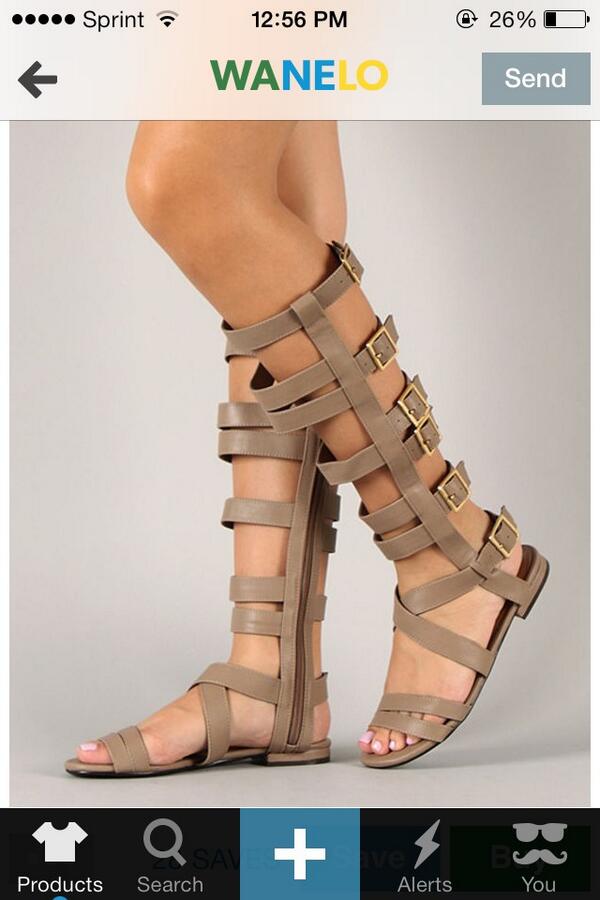 ImSouthernClass's tweet image. “@prettybetch6: “@brunettebeautxo: Talk about tan lines ✋ http://t.co/eVBMYM33Uc”

Just as bad as knee high converse. Stop 😝😝” Or TOMS boots