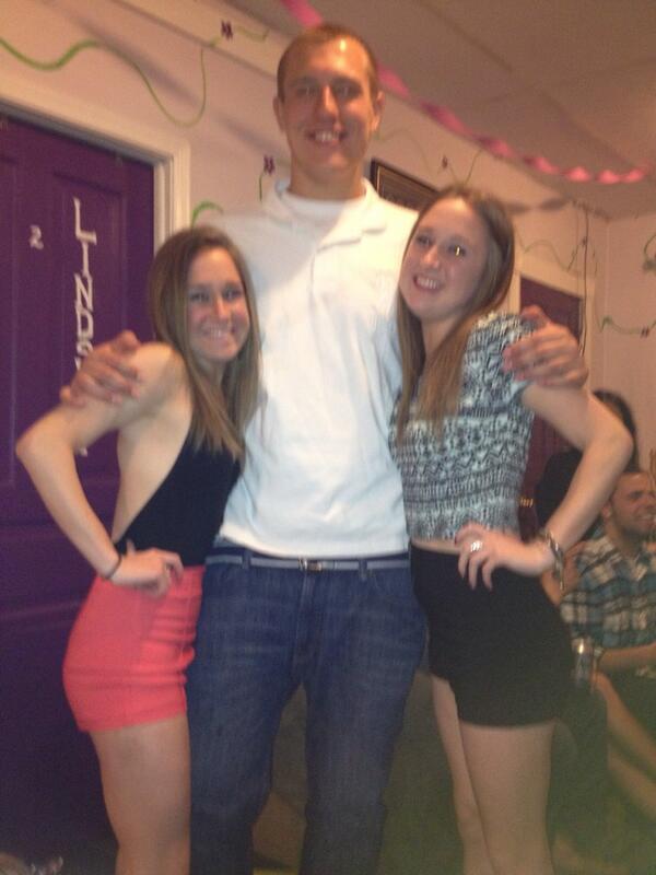 notakloo's tweet image. Happy birthday to these two bad bad's. #clubsoftballlovestwins #21AF love you guys @jilly_beaann @lyssielyss