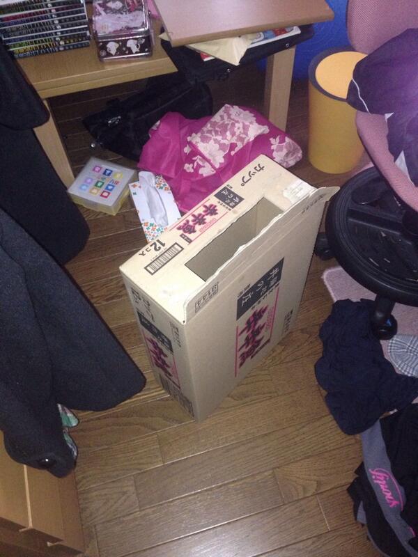 fujima38's tweet photo. 妹がカップ麺箱買いしてくるんだけど...... http://t.co/b9VlvgHzxm