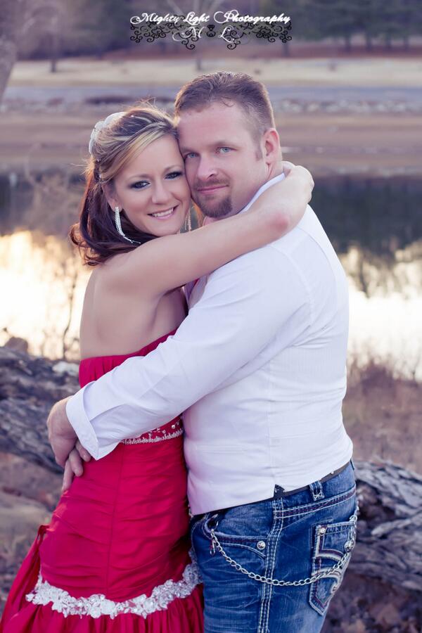 MightyLightPhot's tweet photo. Mr. &amp; Mrs. Anderson http://t.co/dwQfNNeHgy