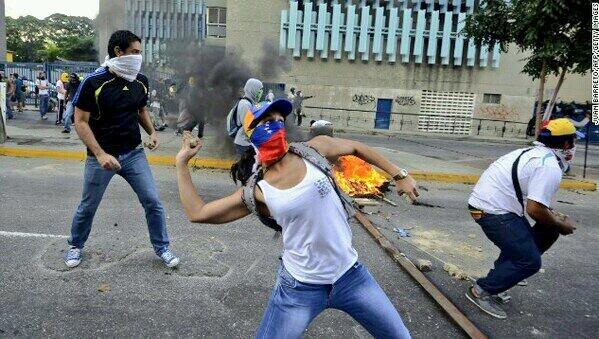 jossymel's tweet photo. "@vt_wito: AMO A ESTA MUJER.... LA AMO..! @reinaldoprofeta MABURRIN #LaGuarimbaLosTienenLocos http://t.co/geFAFMFr8E" Q Valiente!!