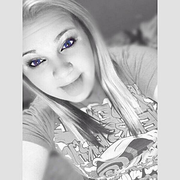 ImsorryBitch's tweet photo. #DeletingSoon but... selfie... http://t.co/zeDRABm9FO