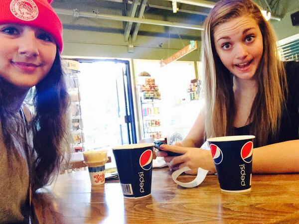 ✯lizzie✯ tweet media