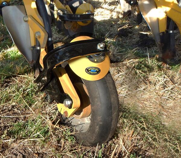 ROTOMUDSCRAPERS's tweet image. #Roto #MudScraper on a #SeedMaster #agchat #ConsistentSeedDepth