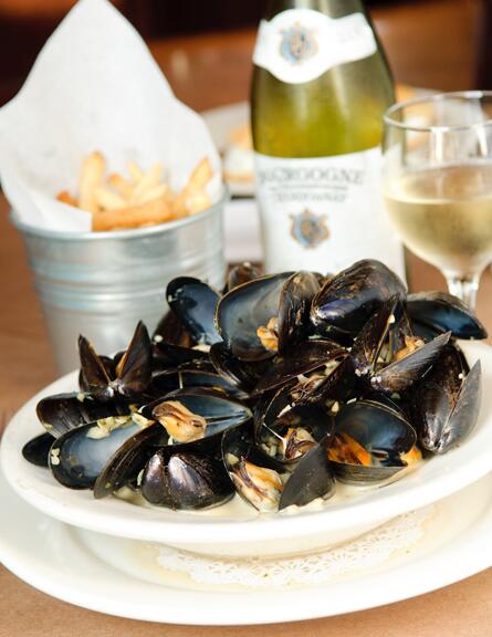 ChezOskar's tweet photo. Mardi Gras. Fat Tuesday. $15 All you can eat mussels. Happy Hour $4-$7 beer, drinks and wine. http://t.co/9lKeybixb8