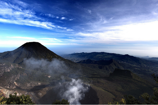 explorejabar's tweet photo. Taman Nasional Gunung Gede Pangarango http://t.co/fDfnam6x7c