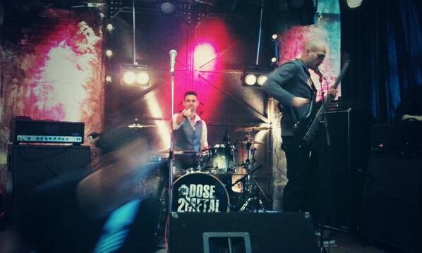 enemiesneverdie's tweet photo. Sound check @ENORMETV @UneDose2Metal  #Paris #ROCKnROLLNEVERDIES http://t.co/VJ3D4aRJ6d