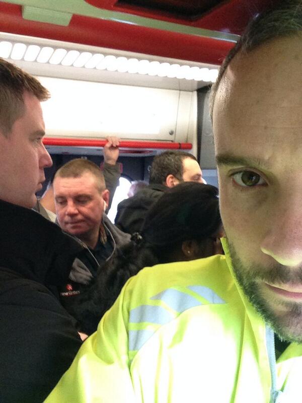 JoeAchilles's tweet image. Another jam packed &amp;amp; late @Chilternrailway 8.27 Denham - Marylebone! #cattleclass #drivingislessstressful #nothappy