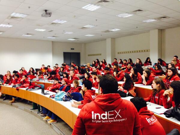 ieskocuni's tweet photo. Sweatshirtlerimiz harikaydı değil mi? Çok teşekkür ederiiiz! @LCWaikiki #IndEx14 http://t.co/T9T3gTQNCI