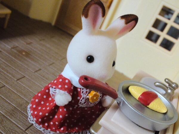 kitutaku's tweet photo. 良い年こいてシルバニアファミリー購入、ねんどろいどの家がきたよ。 http://t.co/al0ExAqQOx