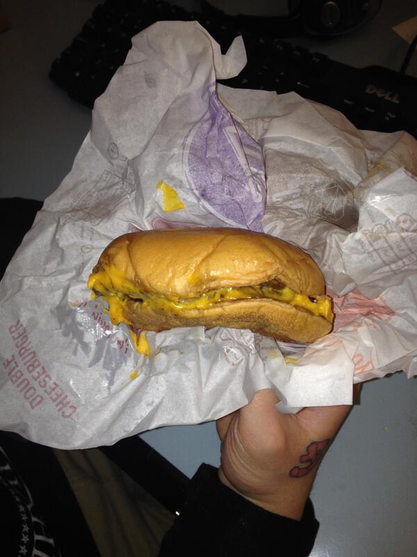 Mike_Muvizu's tweet photo. @McDonaldsEurope Just bought a 'double cheeseburger' from McDonalds - Argyle Street, Glasgow. #WhatIWanted #Thanks http://t.co/TygonXgNUa
