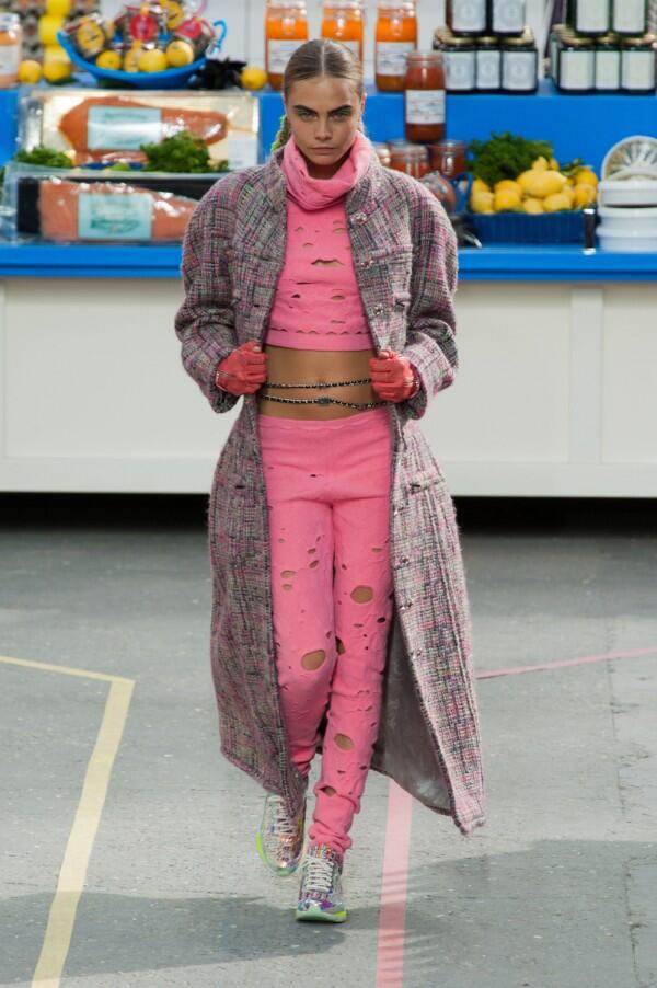 OviedoTrend's tweet photo. Chanel convierte la pasarela en un ¡supermercado!  de lujo http://t.co/M5GUEMpUgK #pfw #chanel #ChanelShoppingCenter http://t.co/a8SvlrzA7e
