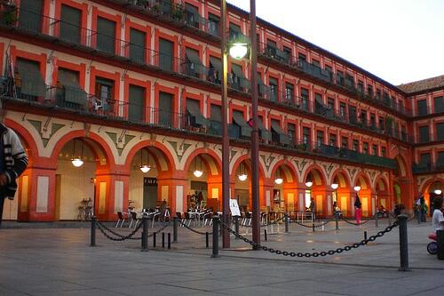 A3Noticias's tweet photo. ¿Es la Plaza de la Corredera de Córdoba la mejor de España? Vota por tu favorita http://t.co/LllU6rIOo6 http://t.co/87uFAtu4TB