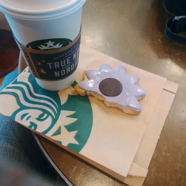 itsthewind's tweet image. What my morning looks like! Does this cookie mean springs here...#goodmorning #starbucks #flowercookie #stillwinter