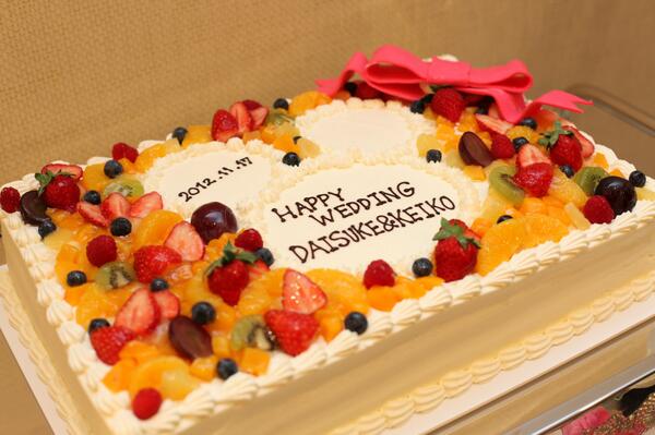 weddingcakebot's tweet photo. https://t.co/ralWVQ2zlSキレイ☆でも、美味しそう・・・なウェディングケーキ♪気に入ったデザインや参考になったウェディングケーキがあったら、リツイートしてね♪♪