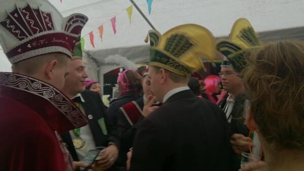 iesselzottencv's tweet photo. Het is weer gezellig in Wijhe bij de @Diekschoevers! http://t.co/di9uJcgEdm