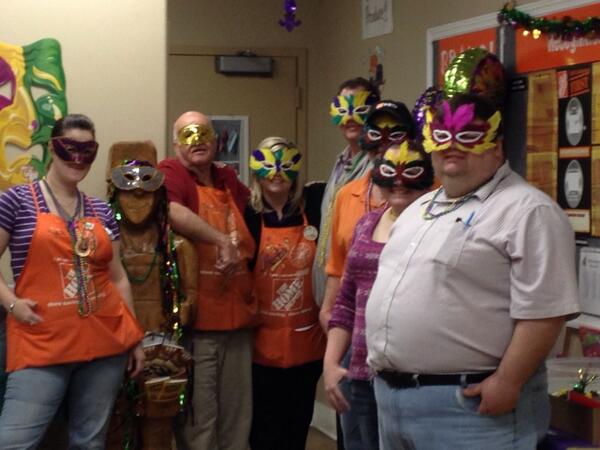 MystiHammes's tweet photo. 2302 DIXIE-Celebrating Mardi Gras/ Fat Tuesday!! What have U done for beads??? http://t.co/UAT1Z0Al5N