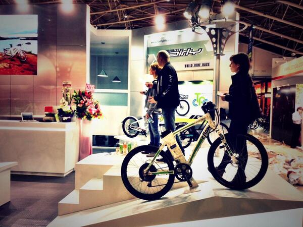 Rehearsing a live presentation at the Taipei Cycle Show. Don’t miss it tomorrow! More info: facebook.com/PedelecAdventu…