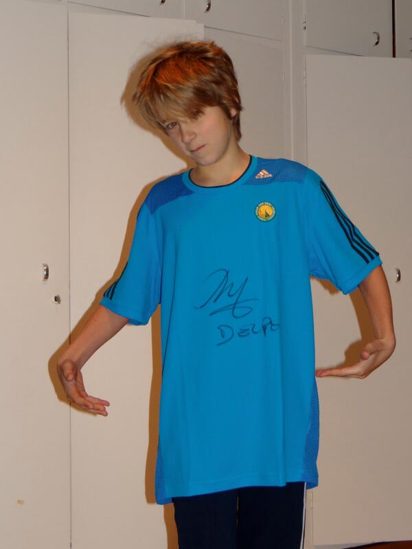 Marleenfouchier's tweet photo. #tennisservice Odin is heel blij met zijn door @delpotrojuan gesigneerd t-shirt! http://t.co/IDnmtKBq8e