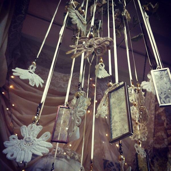 Sheelin Lace London tweet media