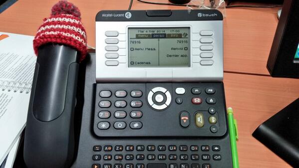 Amlielordon's tweet image. Un bonnet @innocentdrinks pr mon combiné.. #mignon #toutdoux #happyear #buzz Je lance l'idée...