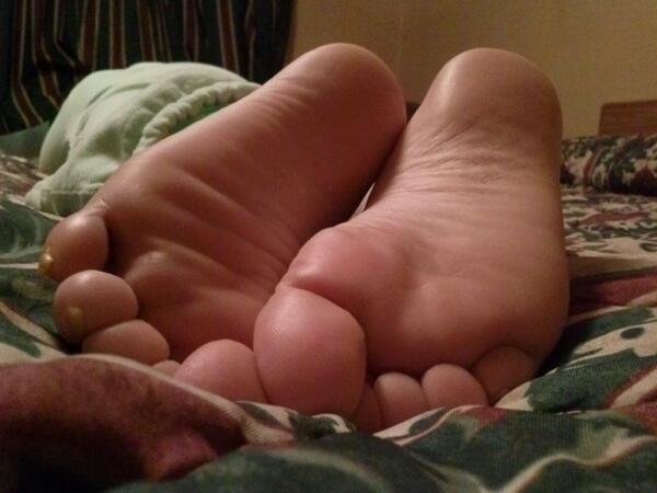 FootCapo's tweet photo. More of my #Sexy #Feet #Wrinkled #Soles #Cute #Toes #Footfetish. http://t.co/KZvR5HtROI