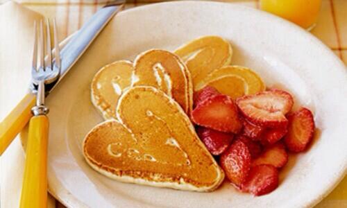 SammiBoyle's tweet photo. Thanks 4 my pancakes stevie 😜 http://t.co/76tEm21UBZ