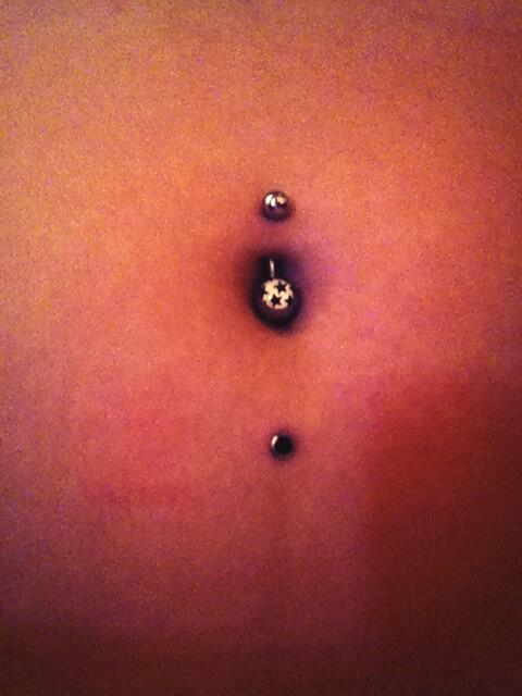 taaylerjaidee's tweet image. dermal. #surfaceanchor #dermal #bellybutton #piercings #pierced #love #black