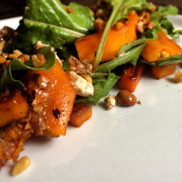 SmallFish_Co's tweet image. It's winter time!! Maple roasted squash salad. Wild arugula. Fig balsamic. Goat cheese. Nuts. #comfortfoods
