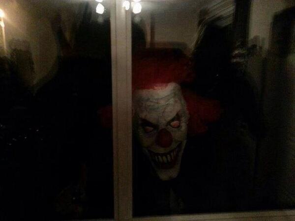 EtrangesPhotos's tweet image. Vous avez bien vérifié que vos fenêtres soient bien fermés? Pour qu&apos;aucune personne puisse entrer dans votre chambre.