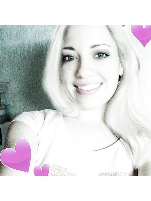 Astridette's tweet image. Very blond, mâle up, Photoshop express #testapplications