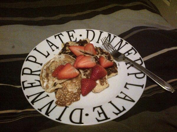 MorganBuckler91's tweet image. Protein pancakes, so easy, definitely a new favourite snack #1banana #4eggs #simples