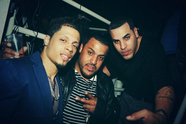 itsVENA's tweet photo. Buenas tarde gente Bella! Les saluda Max, Lenny, y yo Steve.. Un beso a las venamamis http://t.co/2k6JBesdrB