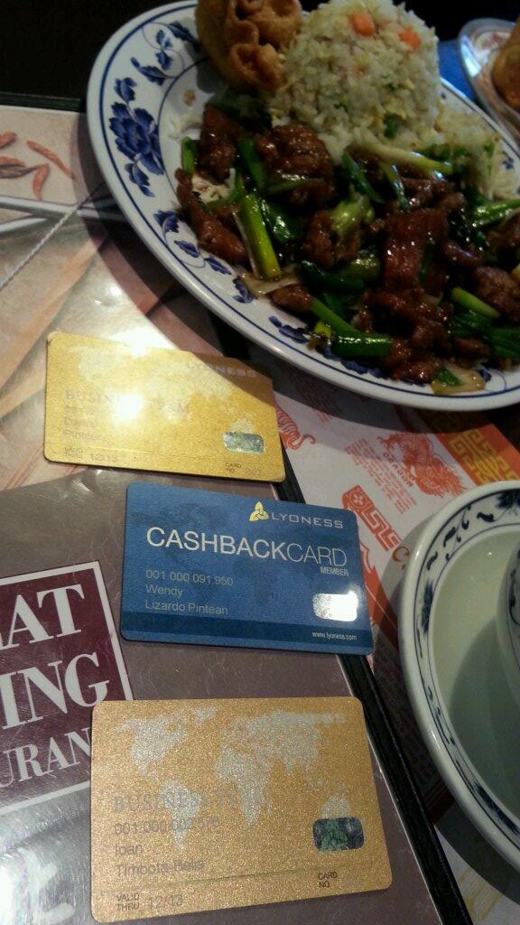 Lunch with Roger, Wendy and John Timbota.
we're all getting cashback 4 a delicious lunch using our Lyoness card.