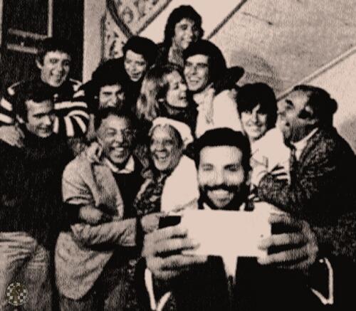 se7enmecmua's tweet photo. Biz Bradley Cooper'ın bu "selfie" çalışmasını daha çok sevdik!! http://t.co/nA8jnipvsI