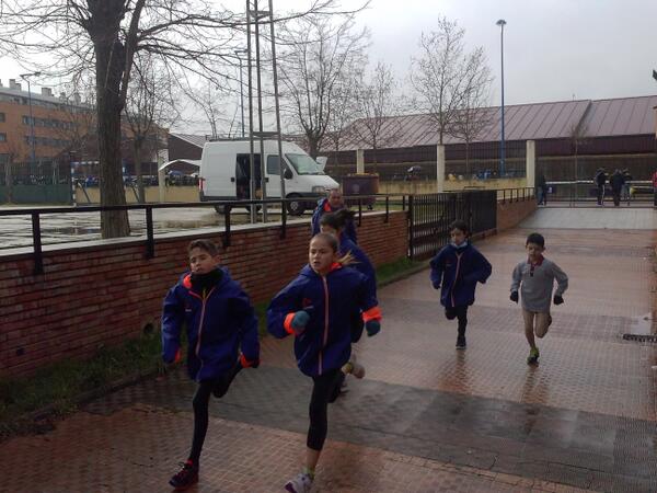 AtletismoZ's tweet photo. Atletismo Zamora vulve a brillar con sus atletas y se esta trabajando para mejorar en la organizacion delectiva http://t.co/njRwpfkLgP