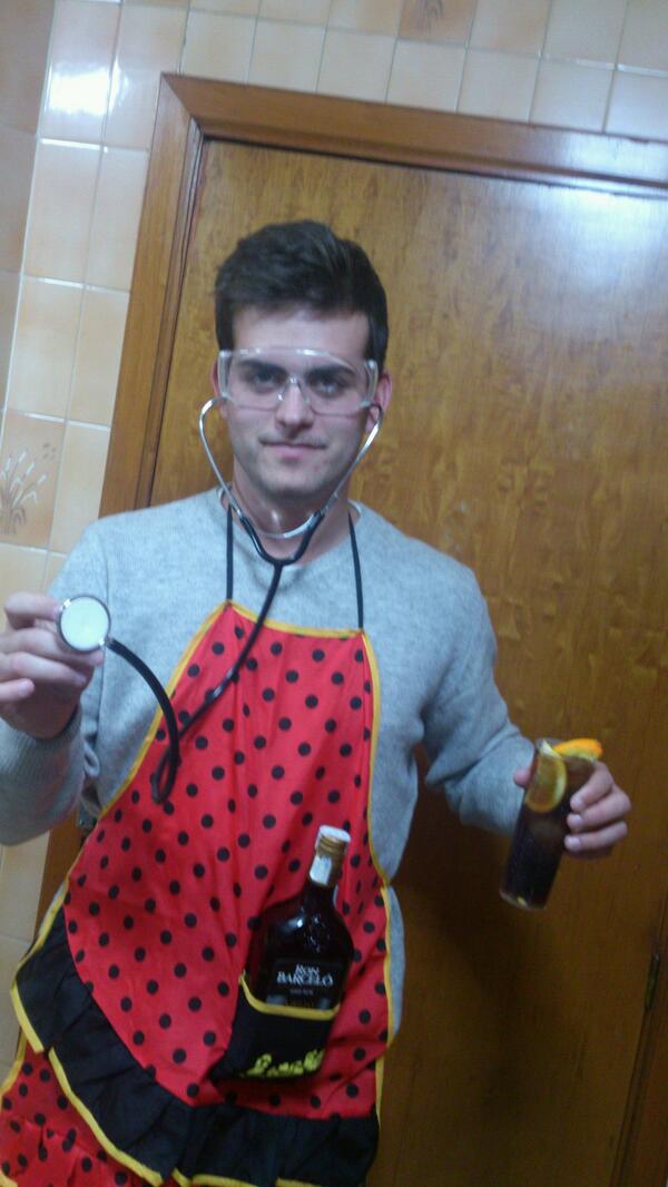 Arraez90's tweet photo. Espero que no me atienda este medico esta noche @ltrujillooliva #mejorfarmaceutico http://t.co/a9trBr6UPX